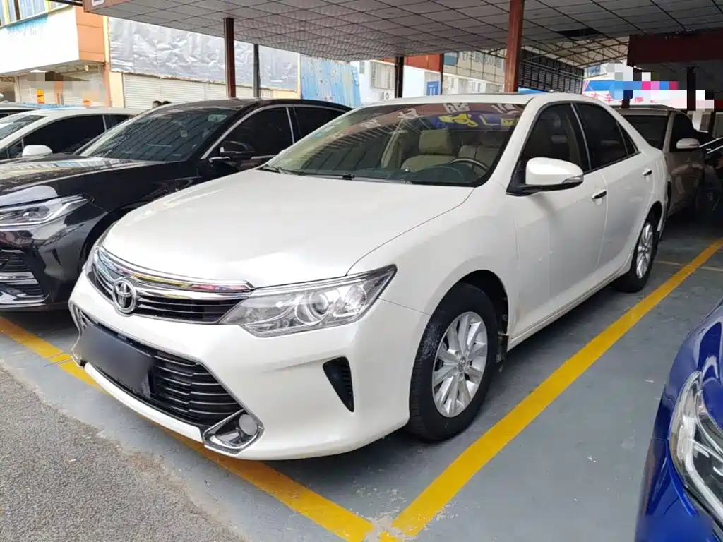 Toyota Camry 2017 — фото 1