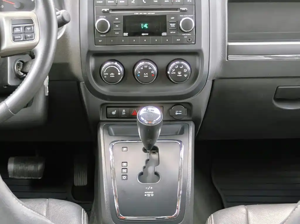 Jeep Compass 2013 — фото 16