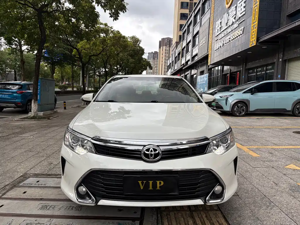 Toyota Camry 2017 — фото 1