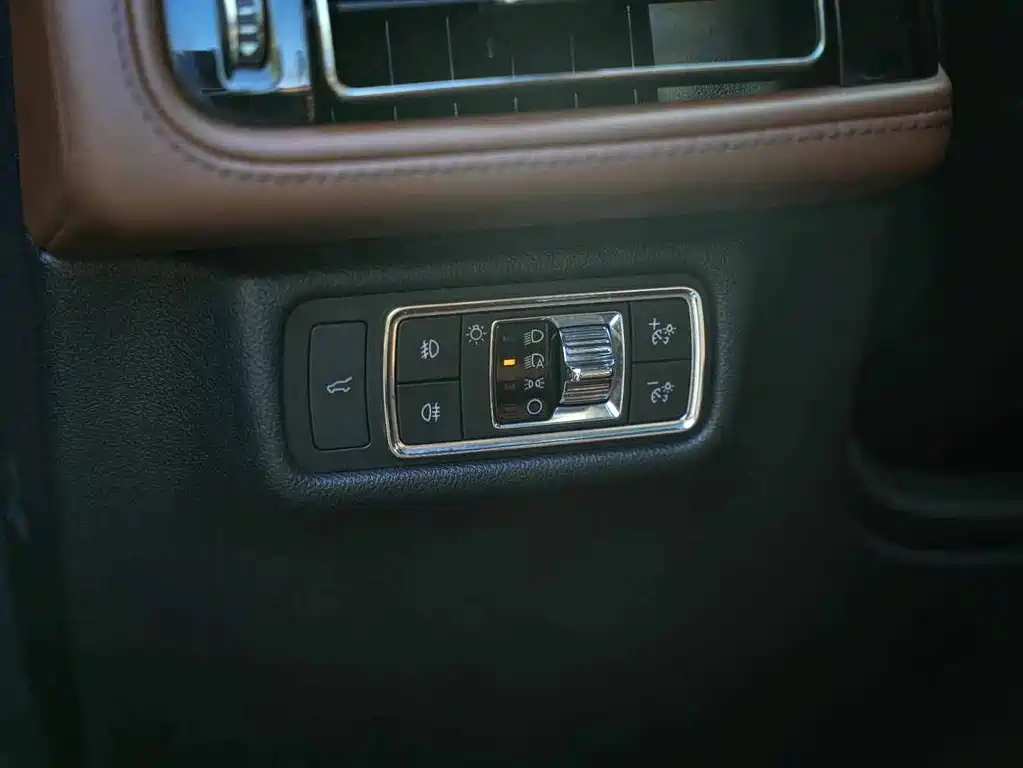 Lincoln Aviator 2020 — фото 16