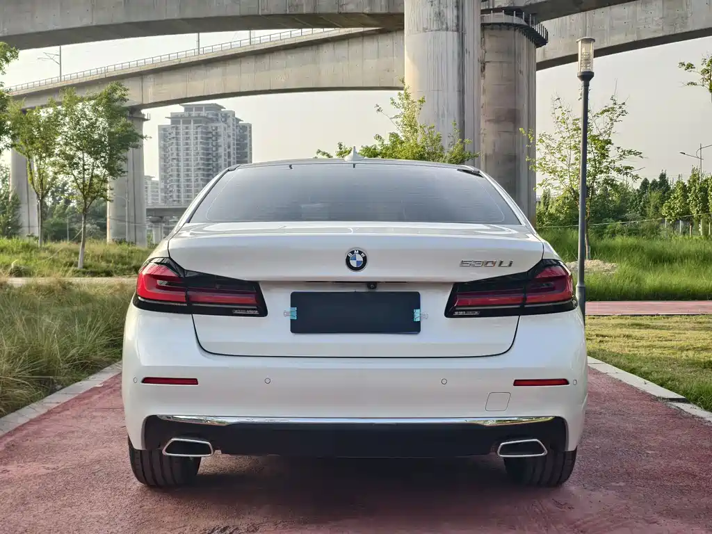 BMW 5 Series 2021 — фото 5
