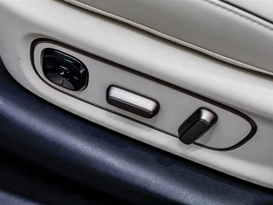 Li Auto i8 2025 — фото 27