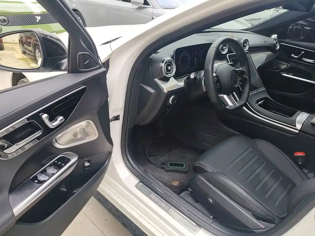 Mercedes-Benz C-Class 2024 — фото 16