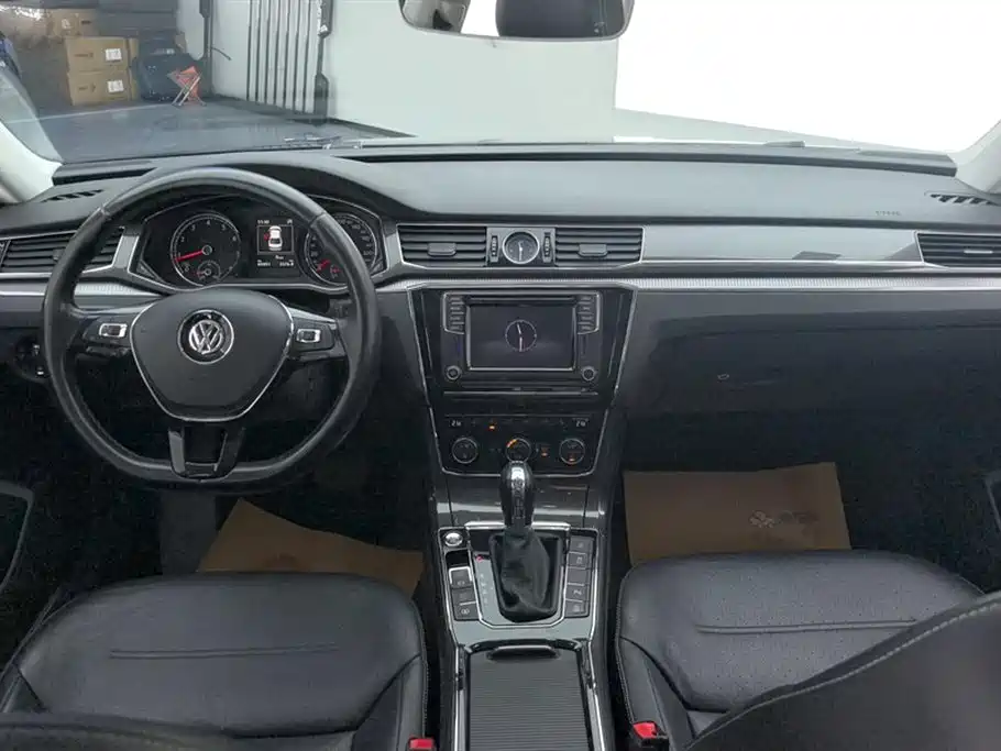 Volkswagen Passat 2017 — фото 12
