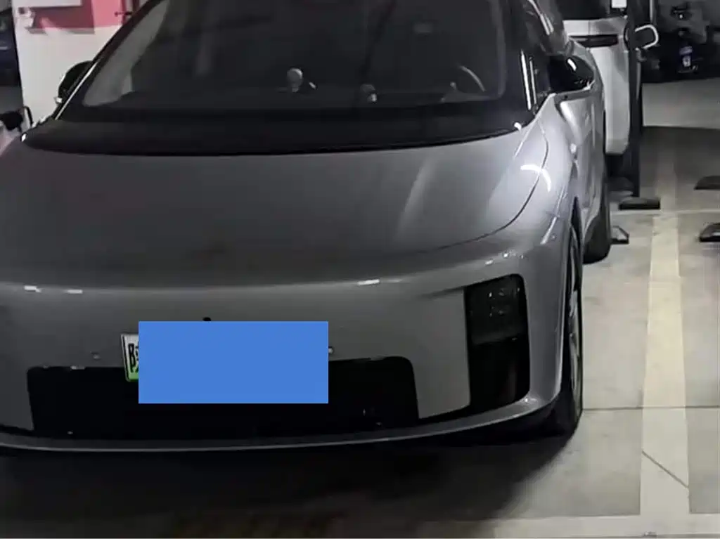 Li Auto i8 2025