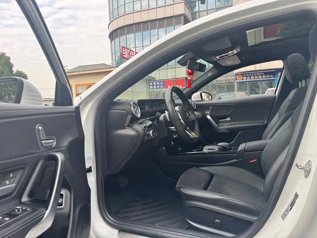 Mercedes-Benz A-Class 2020 — фото 10