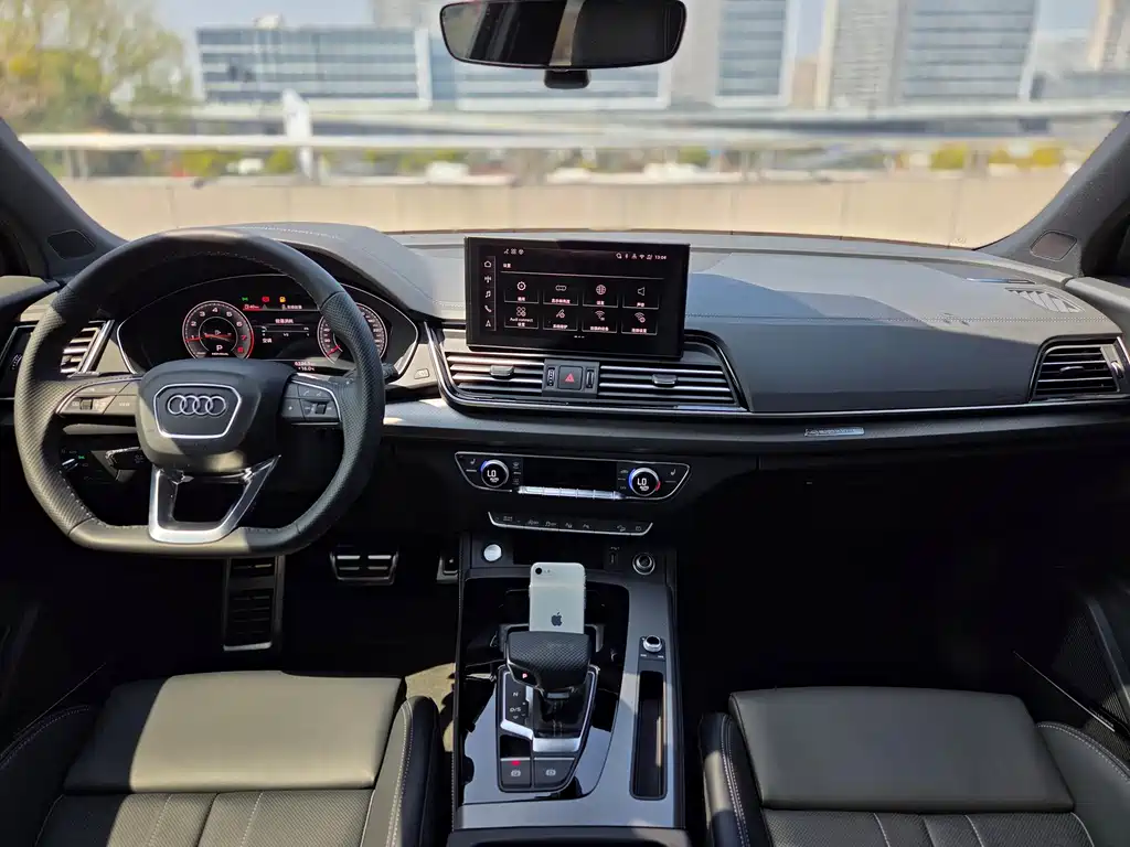 Audi Q5L 2025 — фото 10