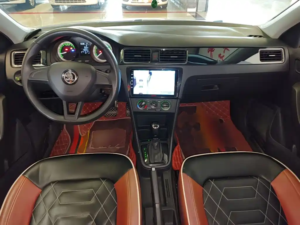 Skoda Rapid Spaceback 2019 — фото 10