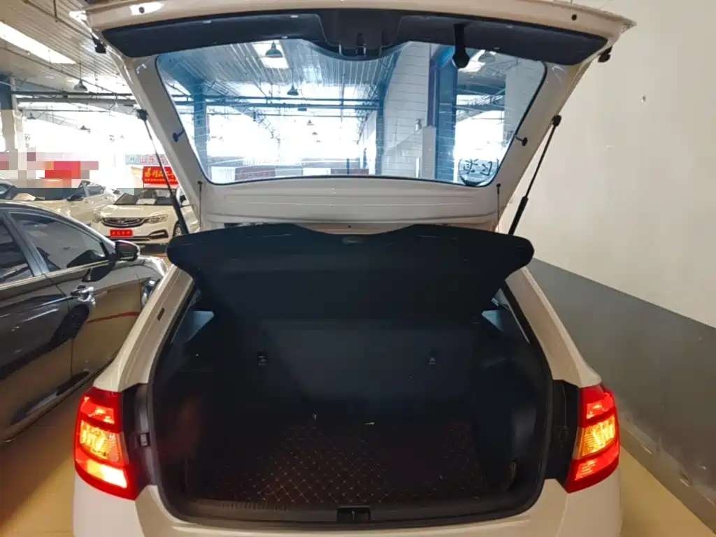 Skoda Rapid Spaceback 2019 — фото 19