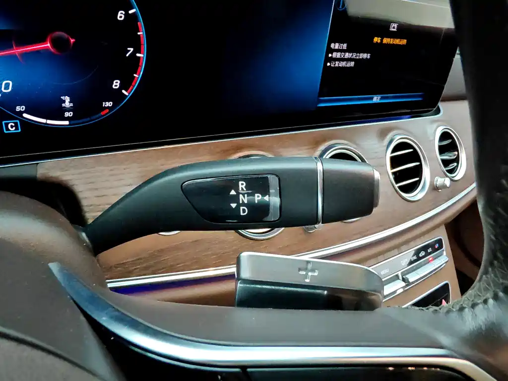 Mercedes-Benz E-Class 2021 — фото 16