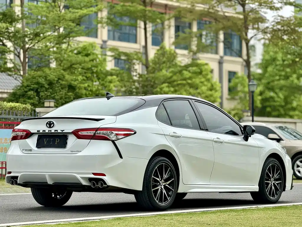 Toyota Camry 2021 — фото 6