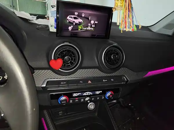 Audi Q2L 2019