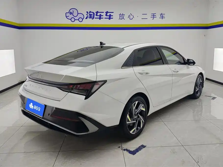Hyundai Elantra 2024