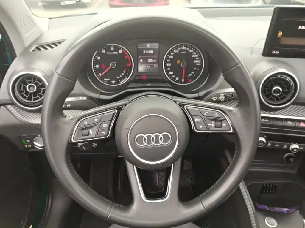 Audi Q2L 2021 — фото 11