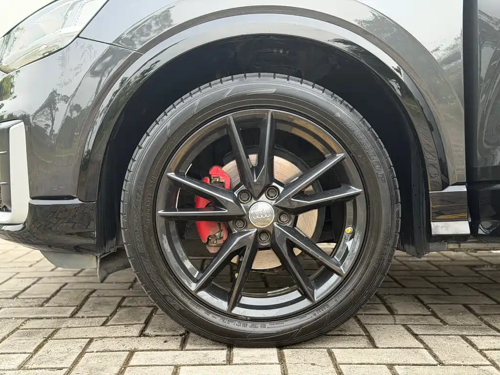 Audi Q2L 2019