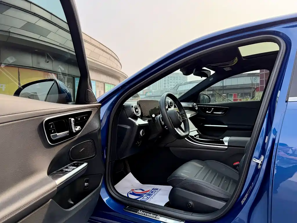 Mercedes-Benz C-Class 2024 — фото 12