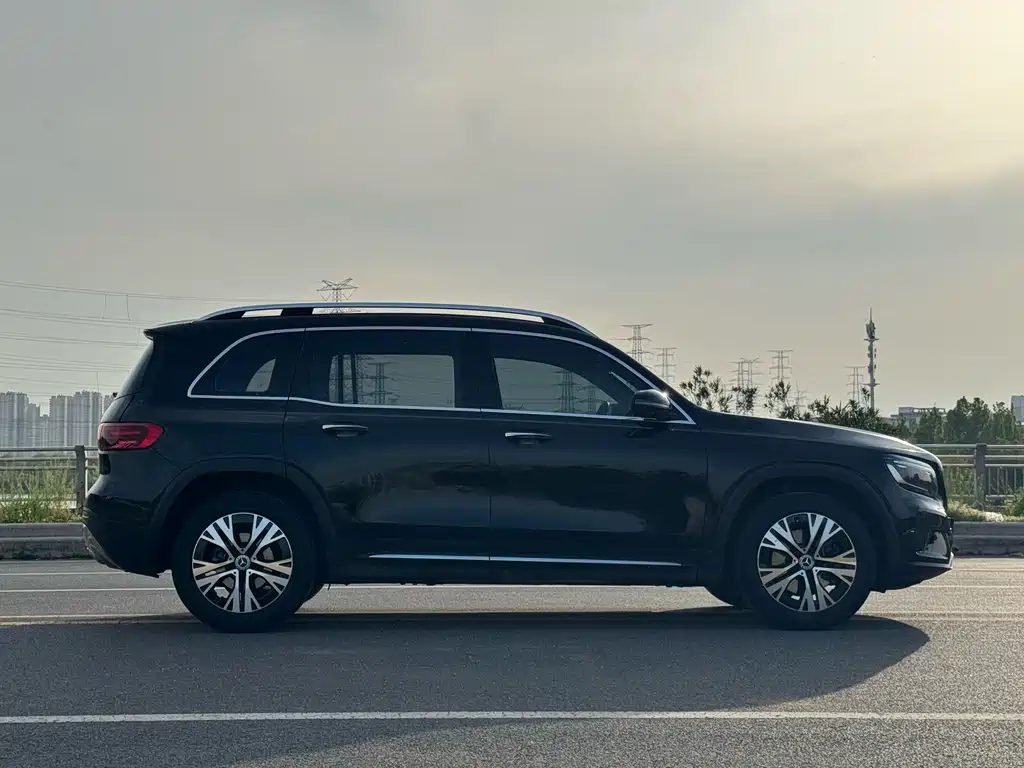 Mercedes-Benz GLB 2024