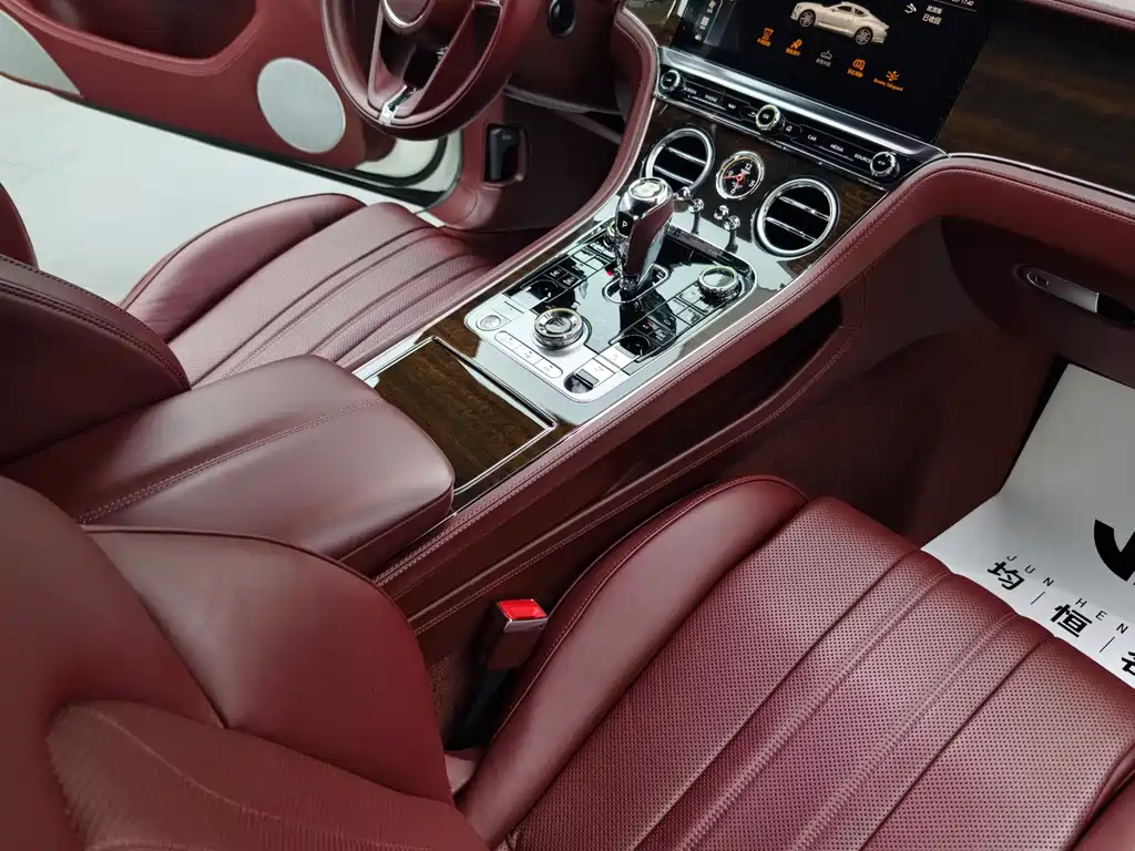 Bentley Continental 2020 — фото 9