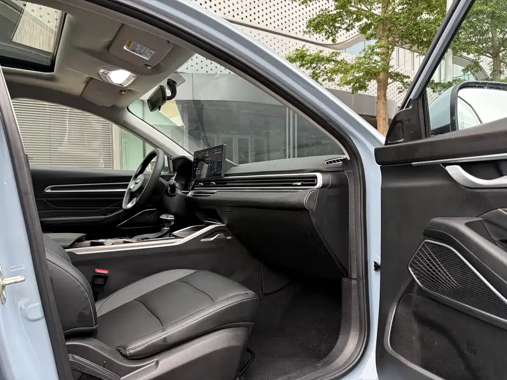 Geely Emgrand 2023 — фото 16