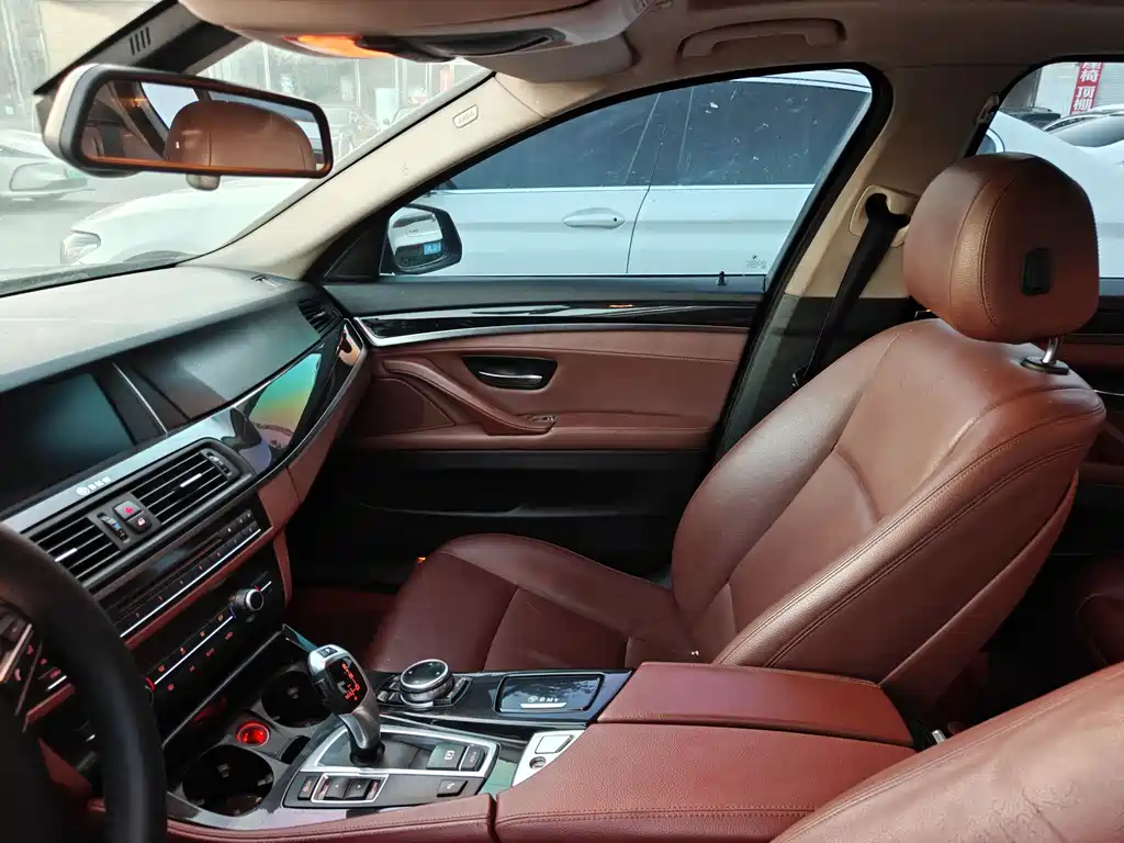 BMW 5 Series 2014 — фото 11