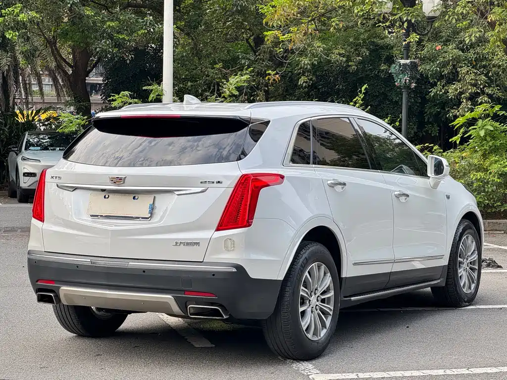 Cadillac XT5 2016 — фото 11
