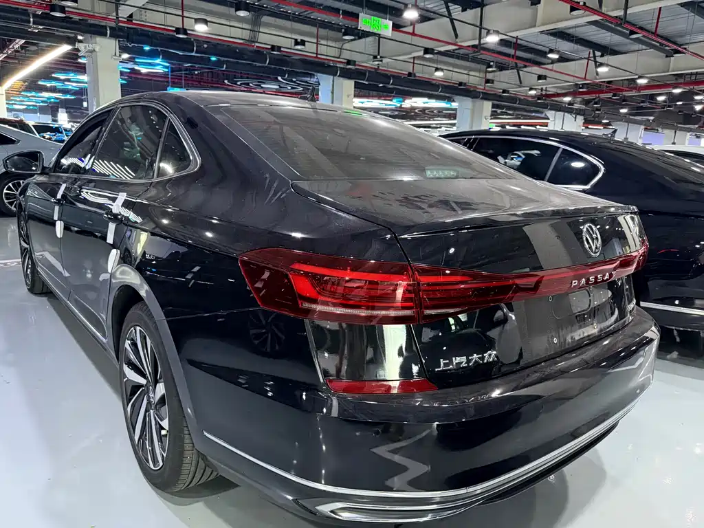 Volkswagen Passat 2023 — фото 15