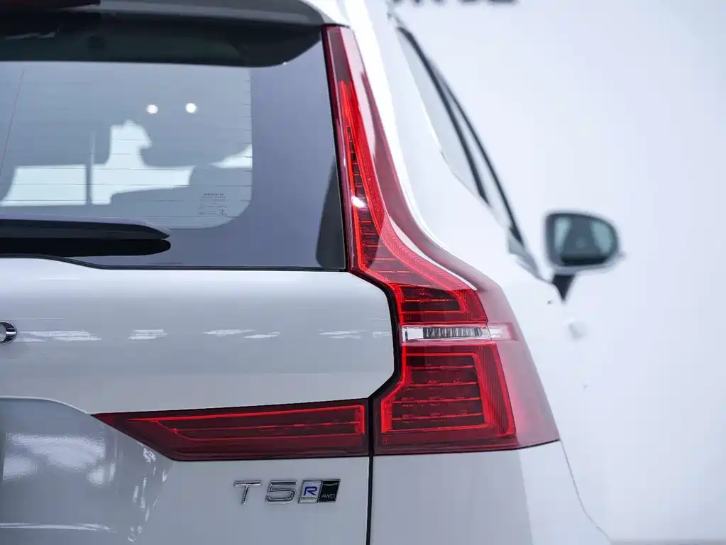 Volvo XC60 2019 — фото 21