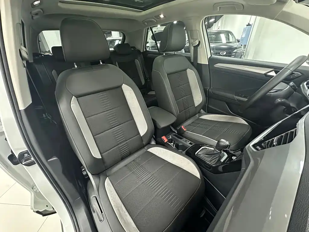 Volkswagen T-Roc 2023 — фото 20