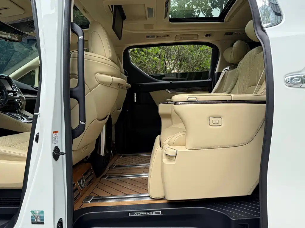 Toyota Alphard 2020 — фото 13