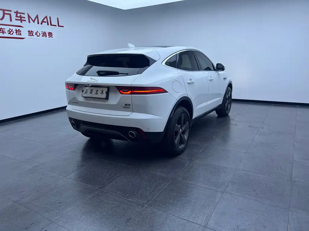 Jaguar E-PACE 2020 — фото 10
