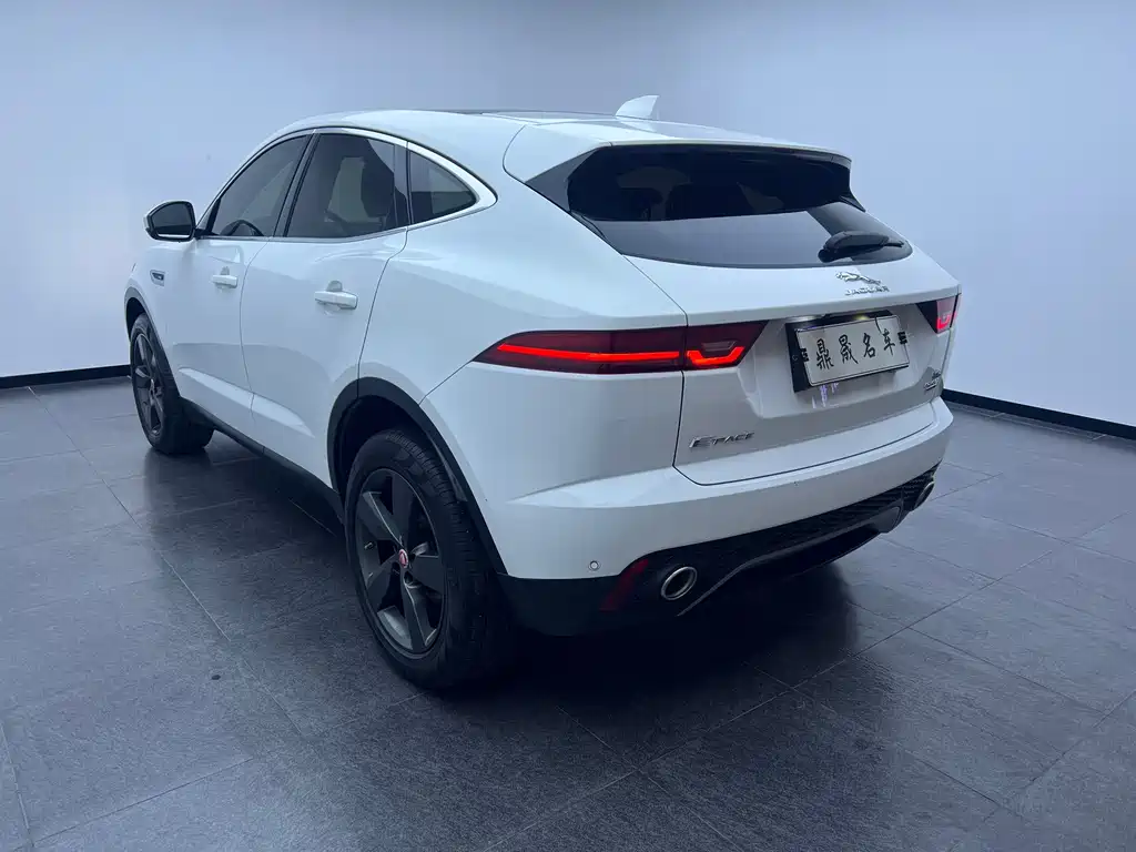 Jaguar E-PACE 2020 — фото 6