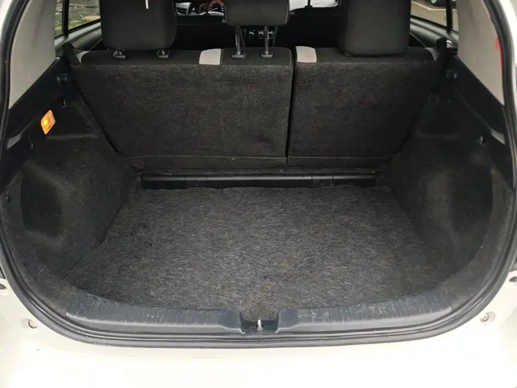 Toyota Yaris L 2023 — фото 19