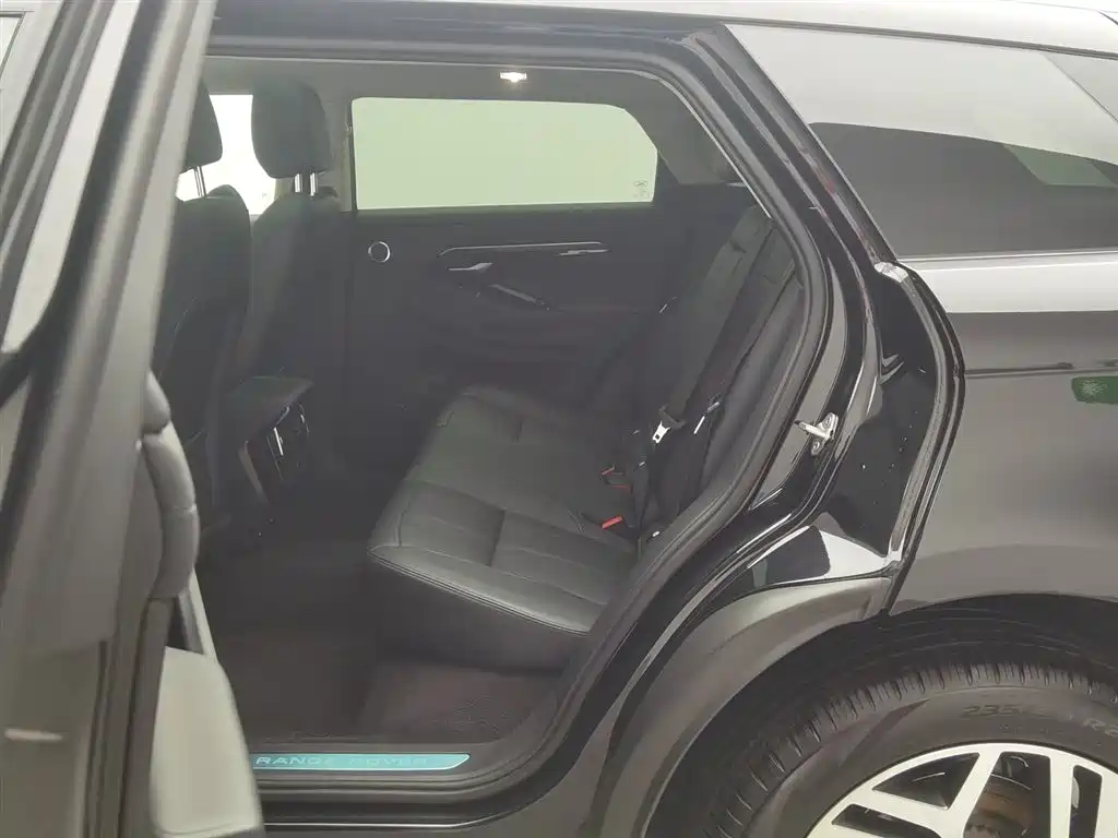 Land Rover Evoque 2023 — фото 15