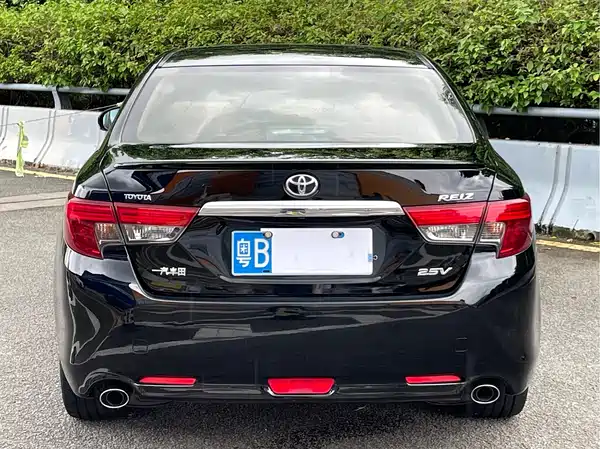 Toyota Reiz 2015