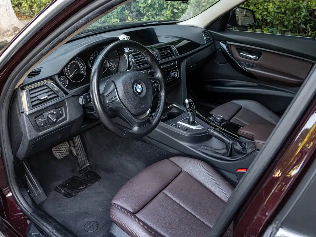 BMW 3 Series 2018 — фото 6