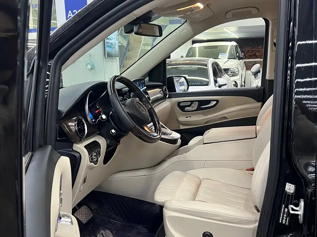 Mercedes-Benz V-Class 2023 — фото 4