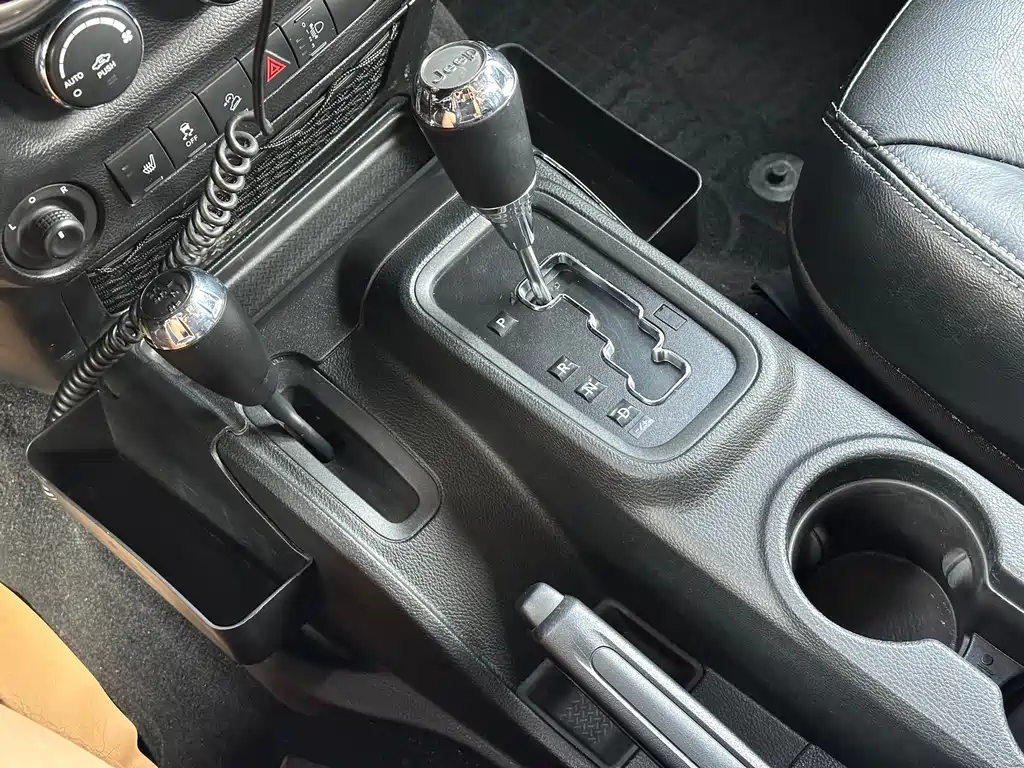 Jeep Wrangler 2018 — фото 15