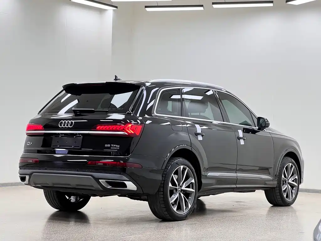 Audi Q7 2021 — фото 5