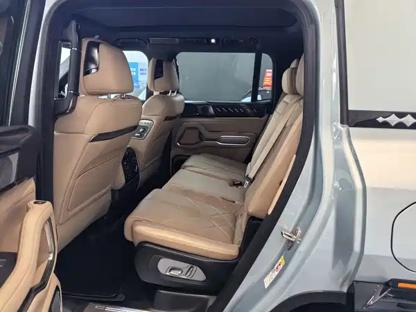 Fangchengbao Leopard 8 2025