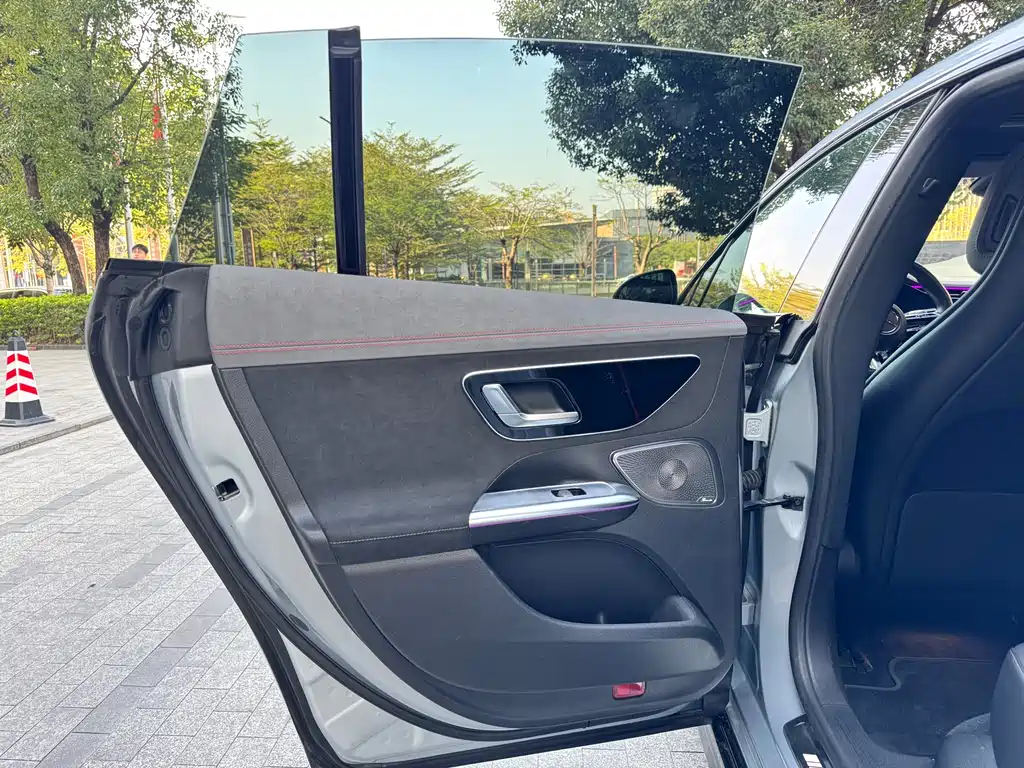 Mercedes-Benz EQE AMG 2023 — фото 12