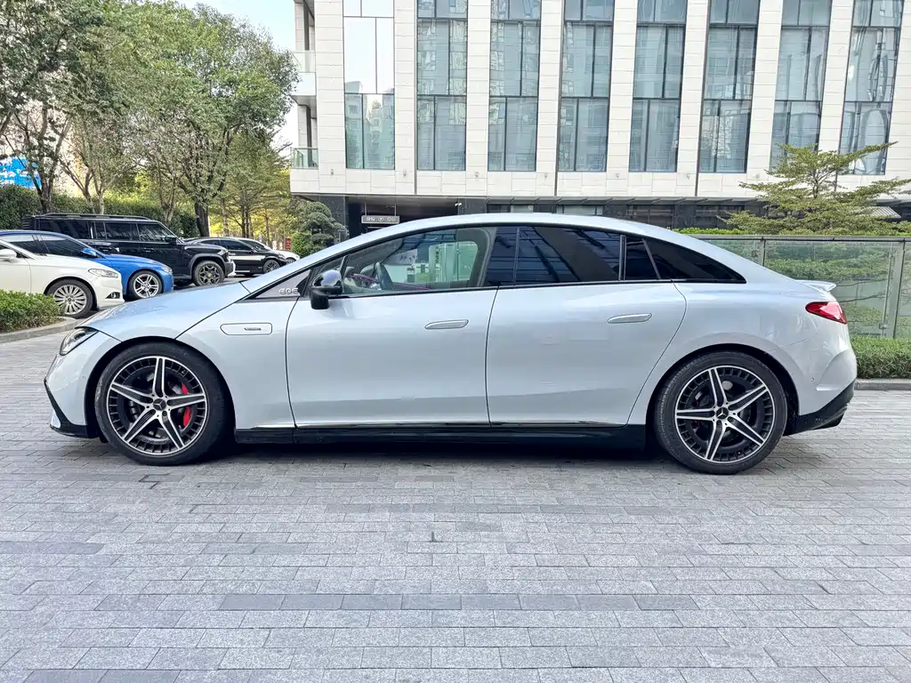 Mercedes-Benz EQE AMG 2023 — фото 7