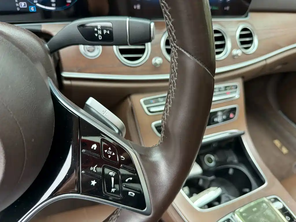 Mercedes-Benz E-Class 2023 — фото 10