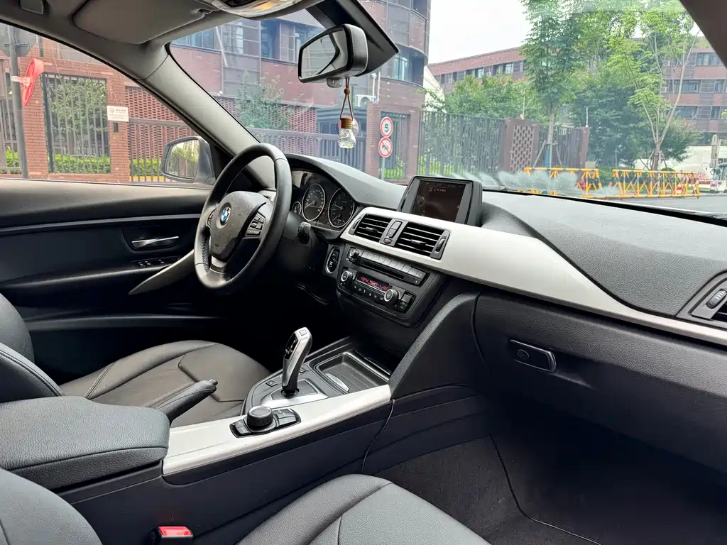 BMW 3 Series 2015 — фото 10