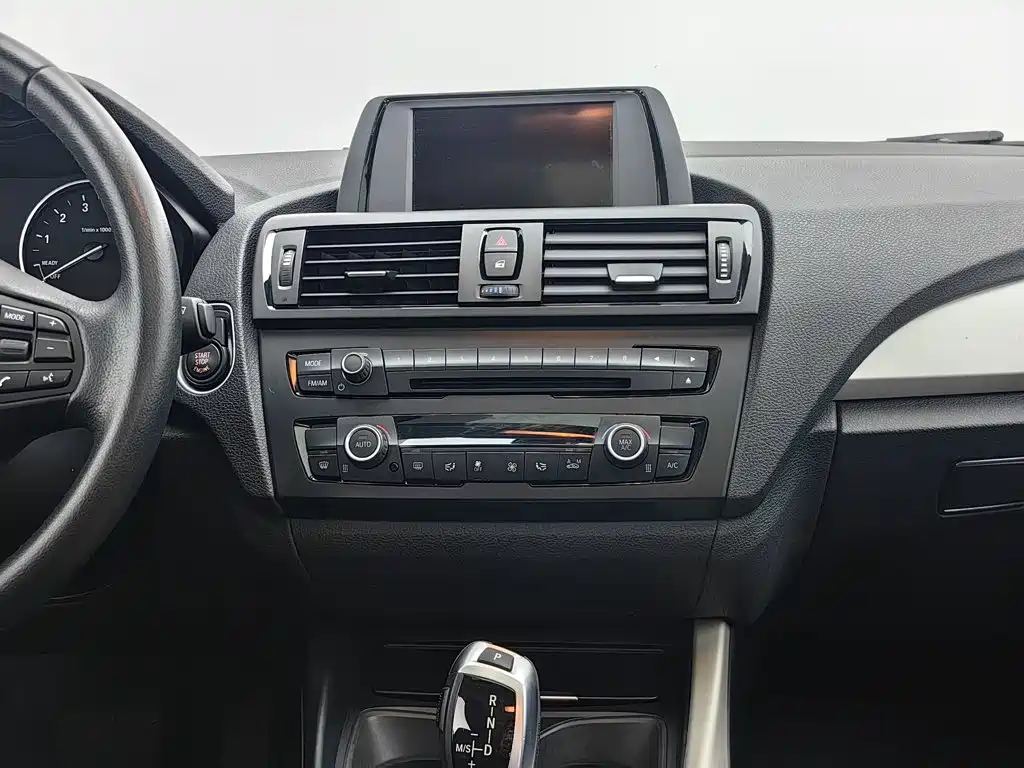 BMW 1 Series 2015 — фото 12