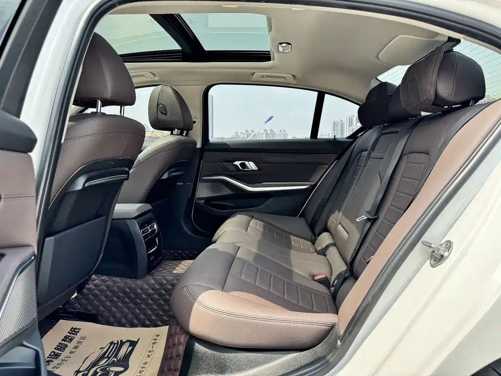 BMW 3 Series 2019 — фото 12