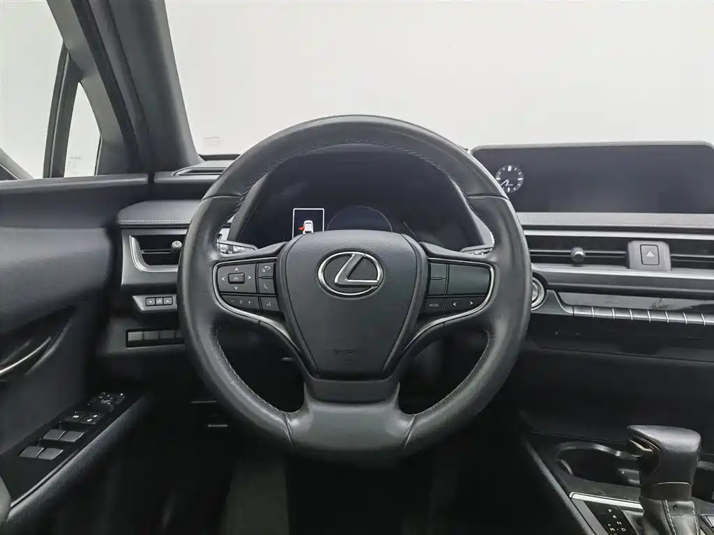 Lexus UX 2021 — фото 11