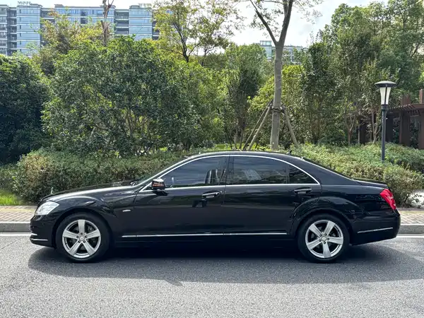 Mercedes-Benz S-Class 2012