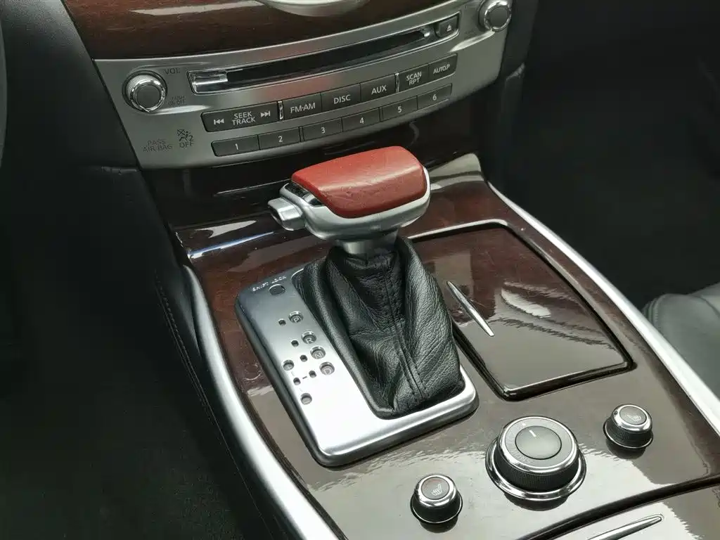 Infiniti Q70 2017 — фото 13