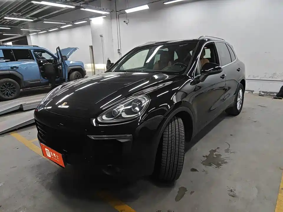 Porsche Cayenne 2015 — фото 1