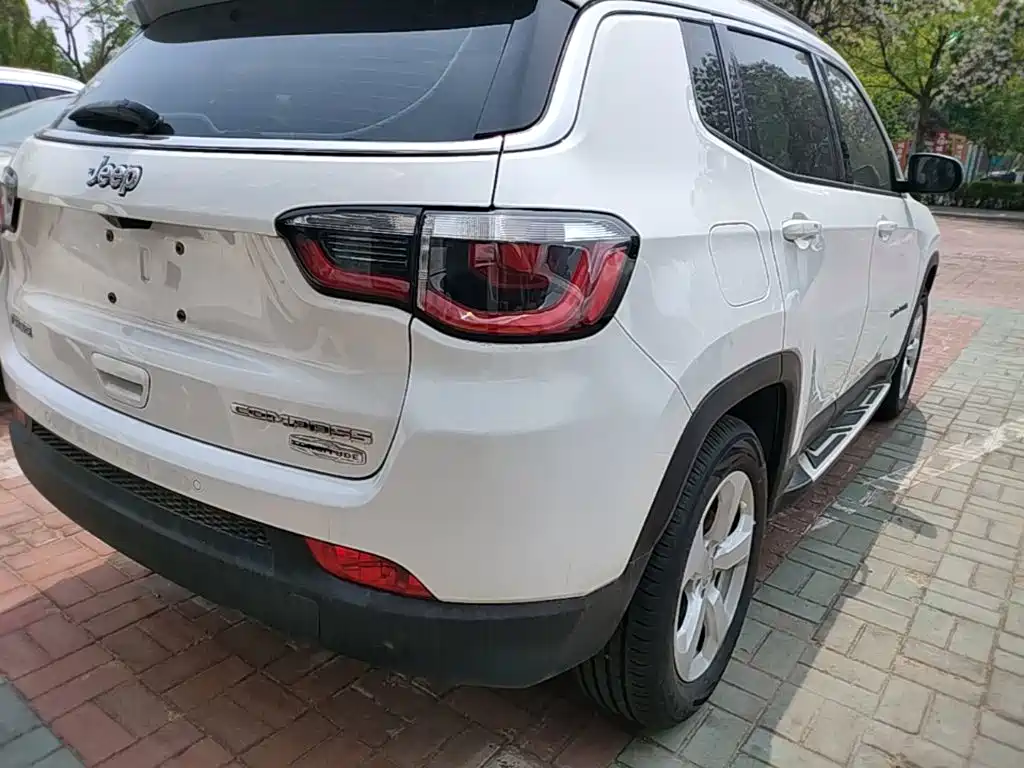 Jeep Compass 2017 — фото 25